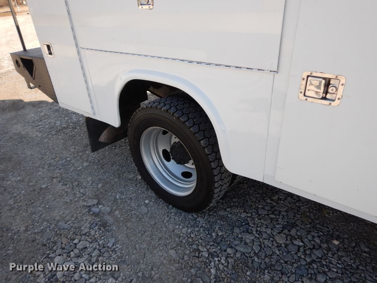 image for item GG9385 2004 Ford F550  bucket truck