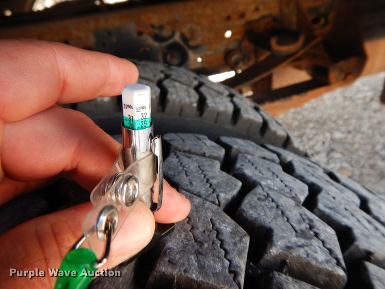 image for item GG9385 2004 Ford F550  bucket truck