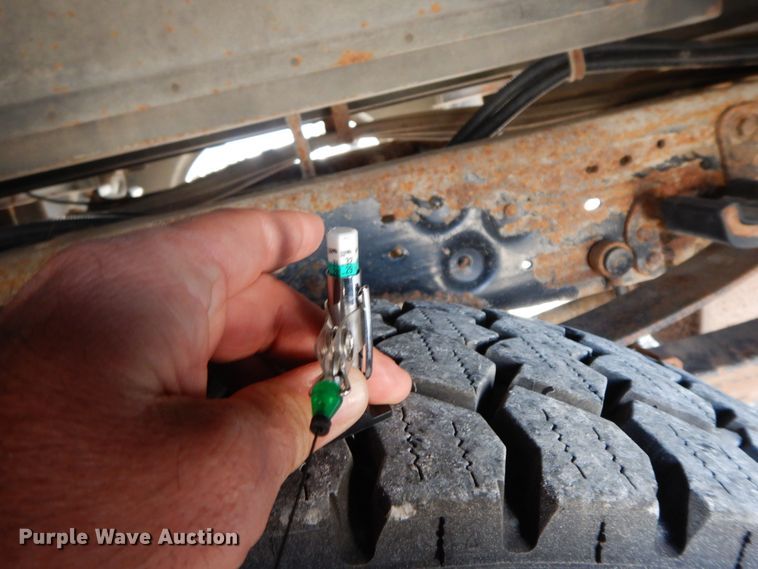 image for item GG9385 2004 Ford F550  bucket truck