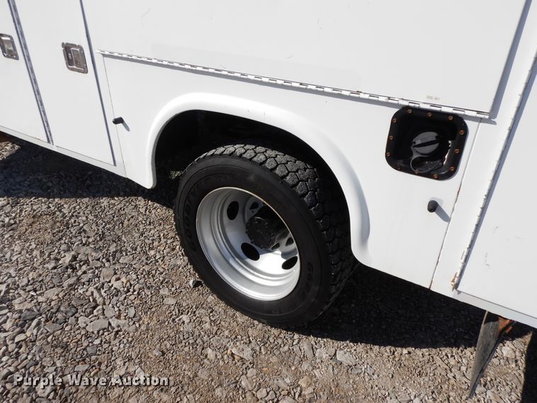 image for item GG9385 2004 Ford F550  bucket truck