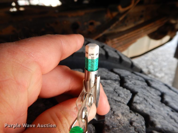 image for item GG9385 2004 Ford F550  bucket truck