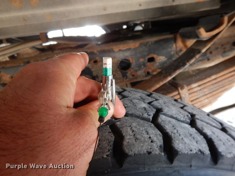 image for item GG9385 2004 Ford F550  bucket truck