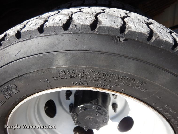 image for item GG9385 2004 Ford F550  bucket truck