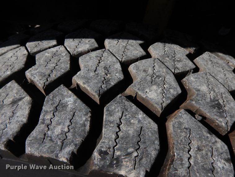 image for item GG9385 2004 Ford F550  bucket truck