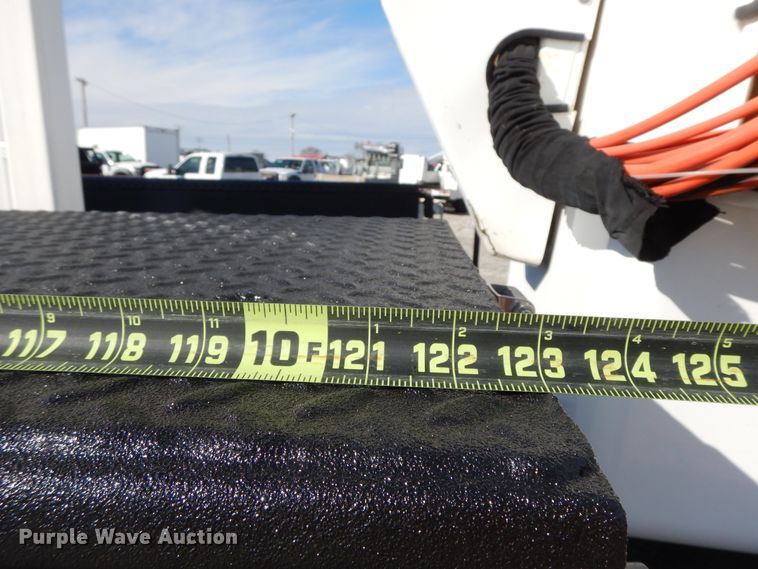 image for item GG9385 2004 Ford F550  bucket truck