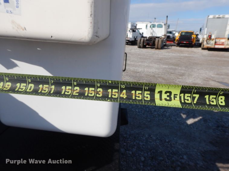 image for item GG9385 2004 Ford F550  bucket truck