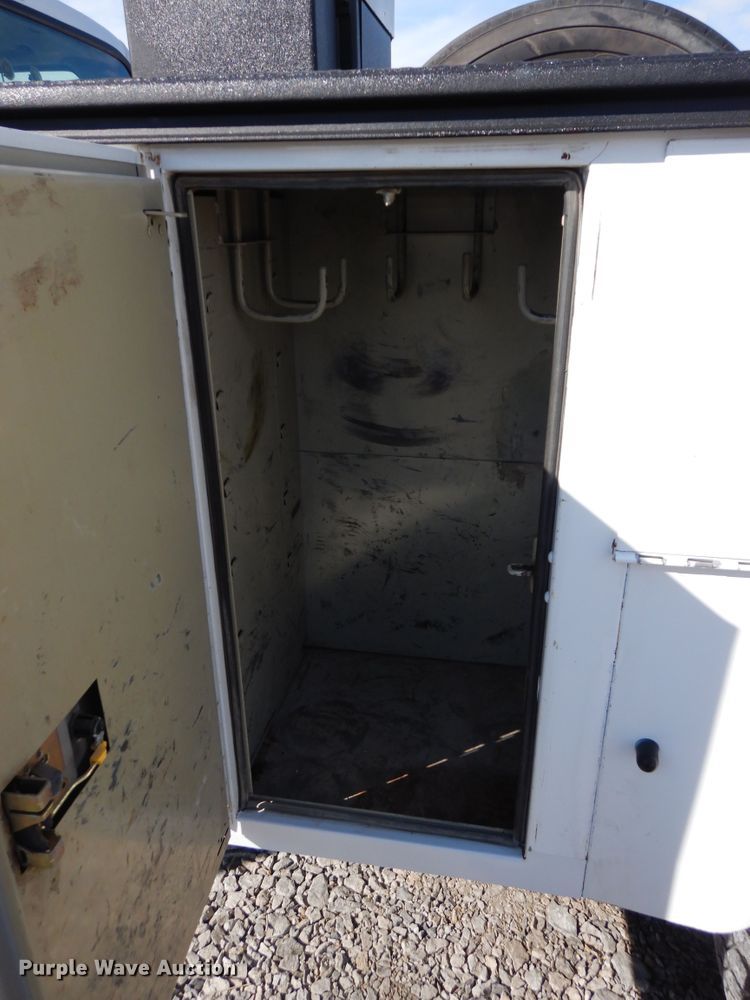 image for item GG9385 2004 Ford F550  bucket truck