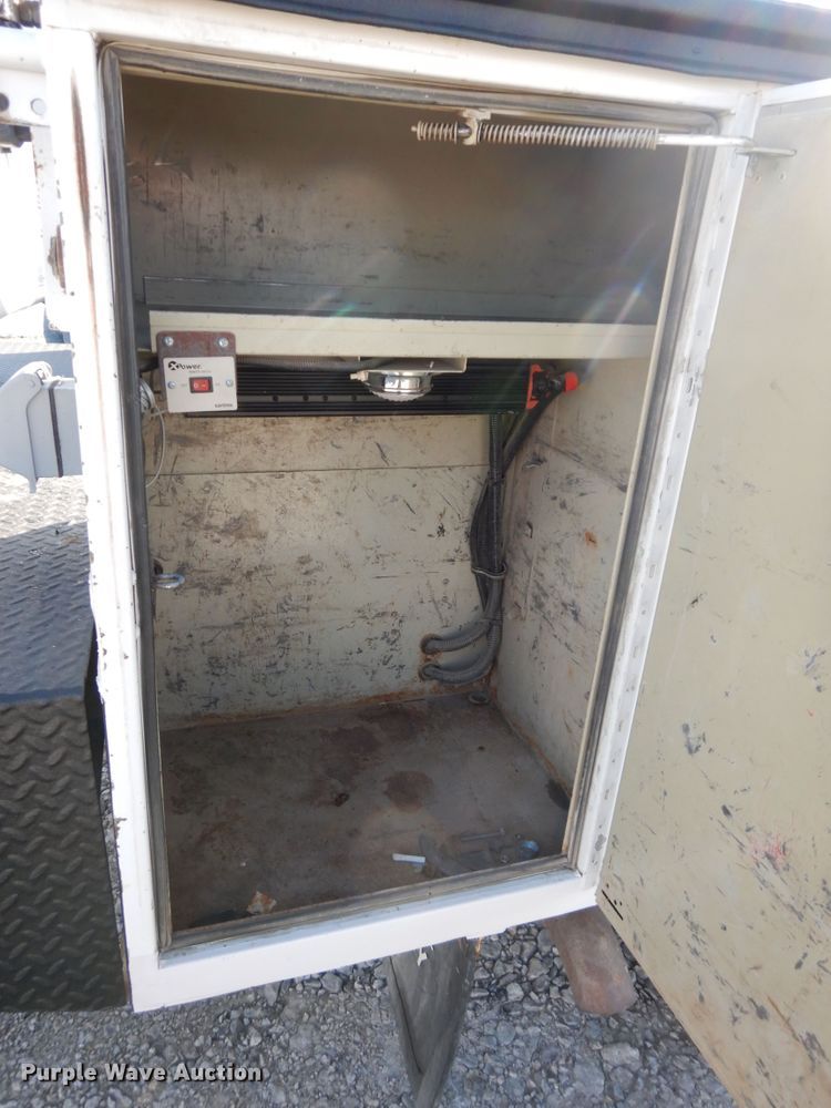 image for item GG9385 2004 Ford F550  bucket truck