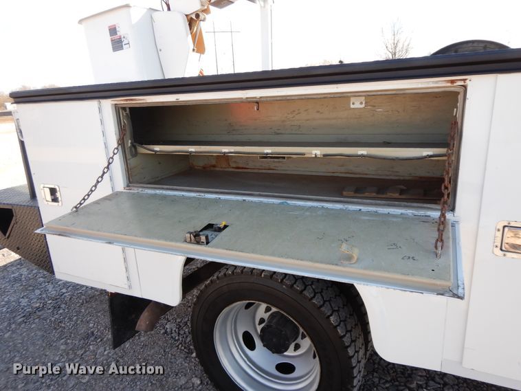 image for item GG9385 2004 Ford F550  bucket truck