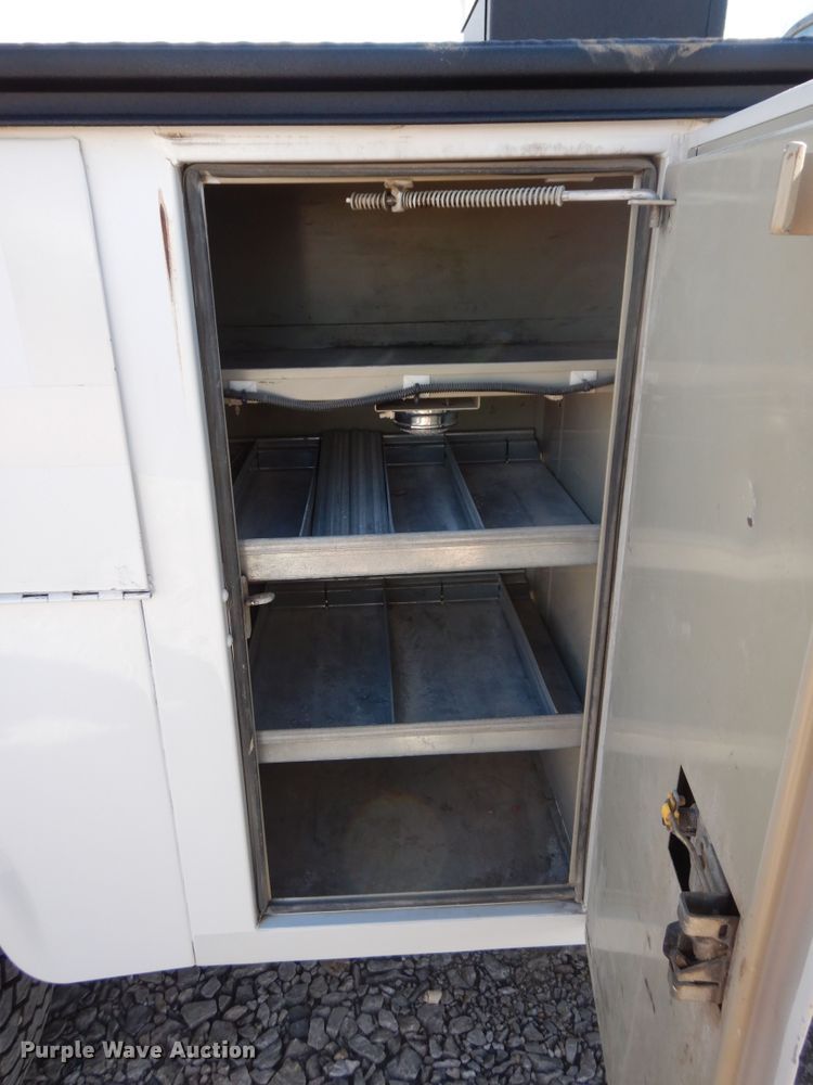 image for item GG9385 2004 Ford F550  bucket truck