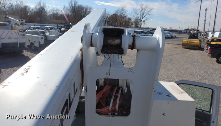 image for item GG9385 2004 Ford F550  bucket truck