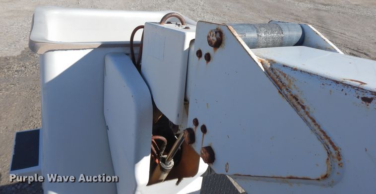 image for item GG9385 2004 Ford F550  bucket truck