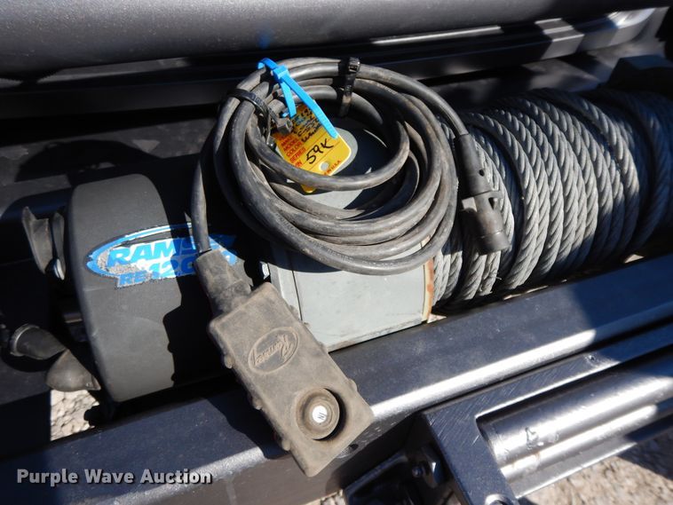 image for item GG9385 2004 Ford F550  bucket truck