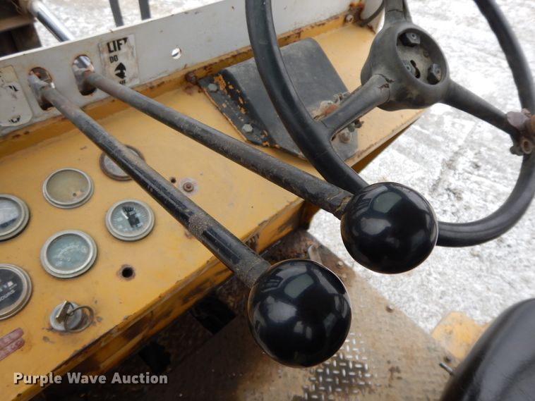 image for item GG9400 Windham  forklift