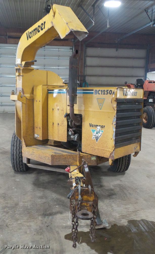 image for item HF9737 1997 Vermeer BC1250A  wood chipper