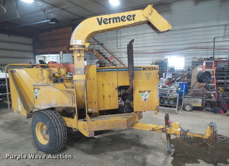 image for item HF9737 1997 Vermeer BC1250A  wood chipper