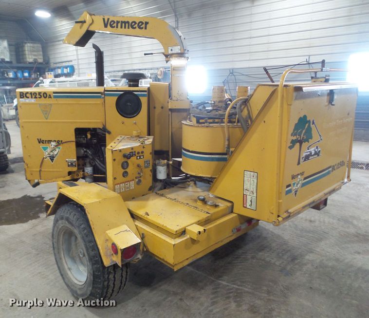 image for item HF9737 1997 Vermeer BC1250A  wood chipper