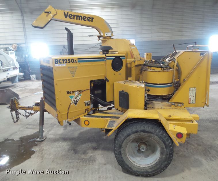 image for item HF9737 1997 Vermeer BC1250A  wood chipper