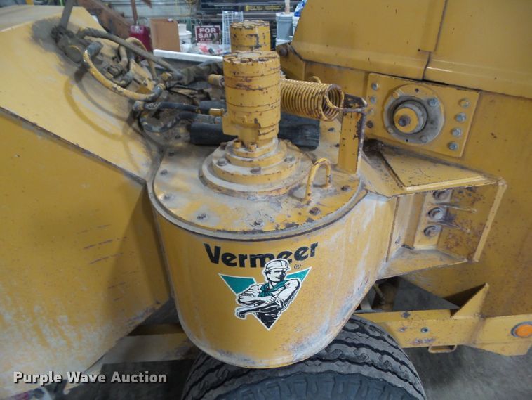 image for item HF9737 1997 Vermeer BC1250A  wood chipper