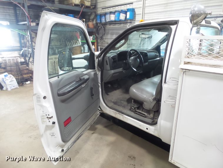 image for item HF9738 2005 Ford F550 Super Duty  utility / service truck