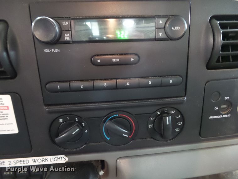 image for item HF9738 2005 Ford F550 Super Duty  utility / service truck