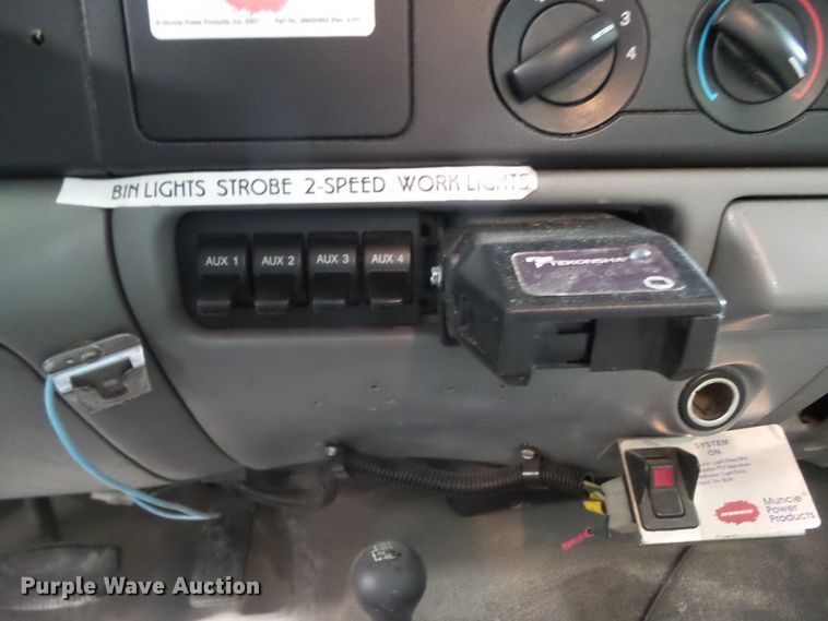 image for item HF9738 2005 Ford F550 Super Duty  utility / service truck