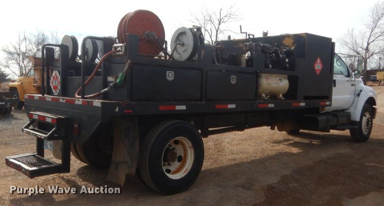 image for item HG9780 2006 Ford F650  utility/service truck