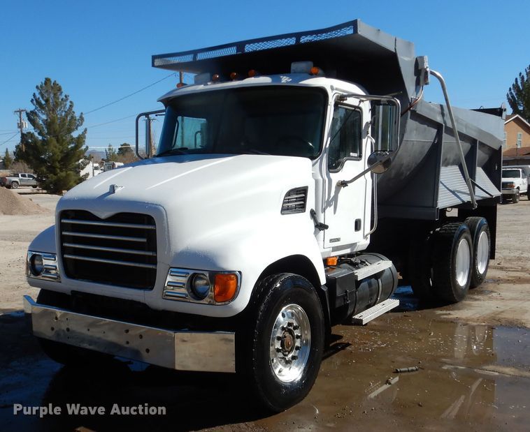 image for item HI9016 2004 Mack Granite  dump truck