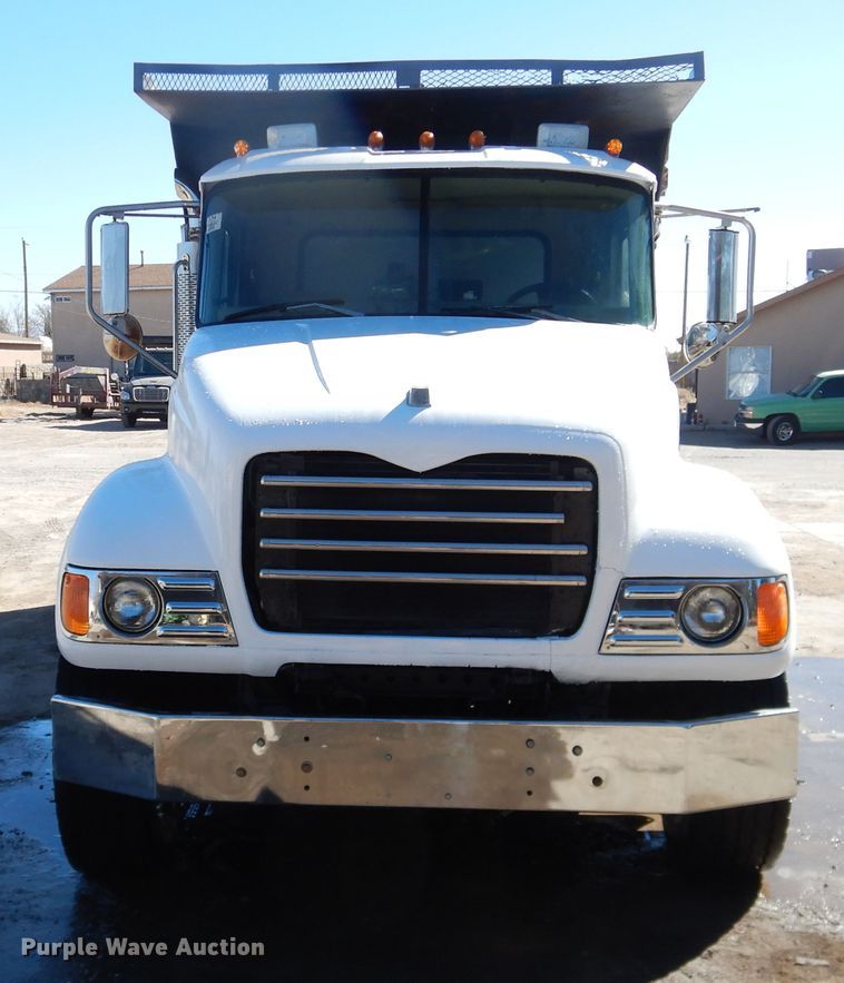 image for item HI9016 2004 Mack Granite  dump truck