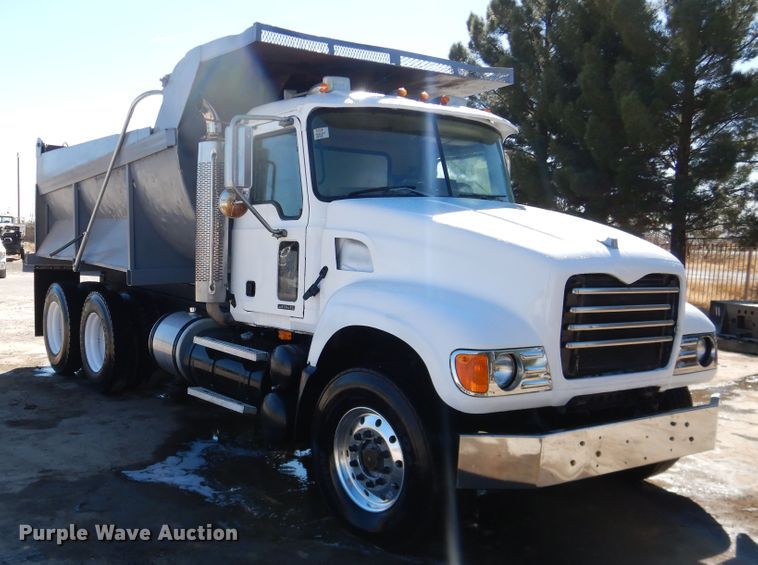 image for item HI9016 2004 Mack Granite  dump truck