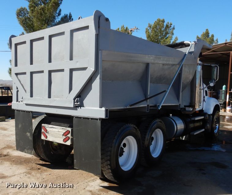 image for item HI9016 2004 Mack Granite  dump truck