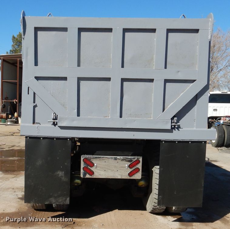 image for item HI9016 2004 Mack Granite  dump truck