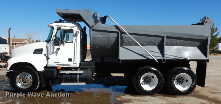 image for item HI9016 2004 Mack Granite  dump truck