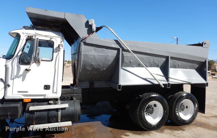 image for item HI9016 2004 Mack Granite  dump truck