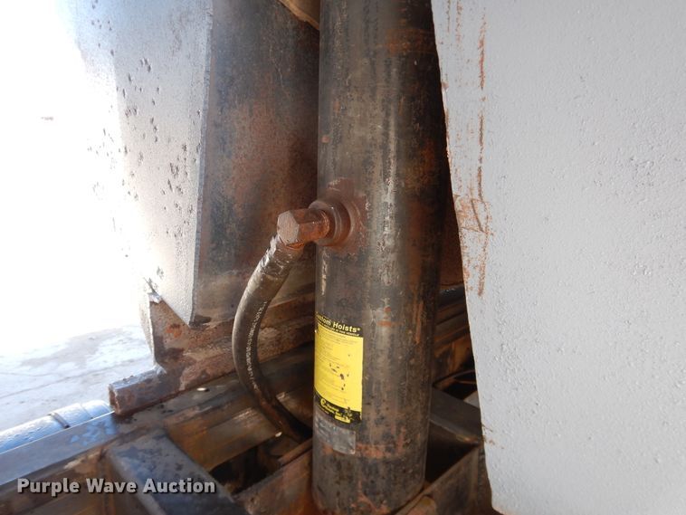 image for item HI9016 2004 Mack Granite  dump truck