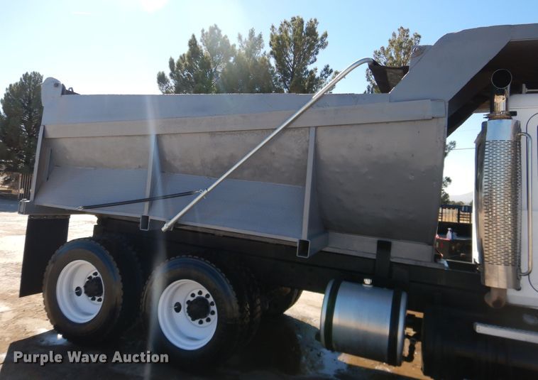 image for item HI9016 2004 Mack Granite  dump truck