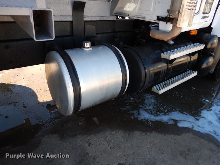 image for item HI9016 2004 Mack Granite  dump truck