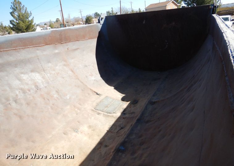 image for item HI9016 2004 Mack Granite  dump truck