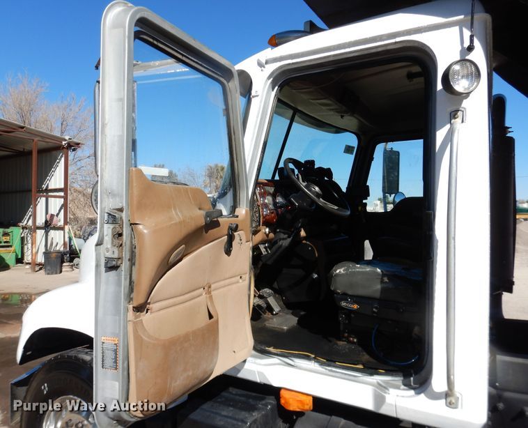 image for item HI9016 2004 Mack Granite  dump truck