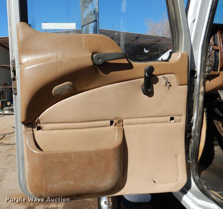 image for item HI9016 2004 Mack Granite  dump truck