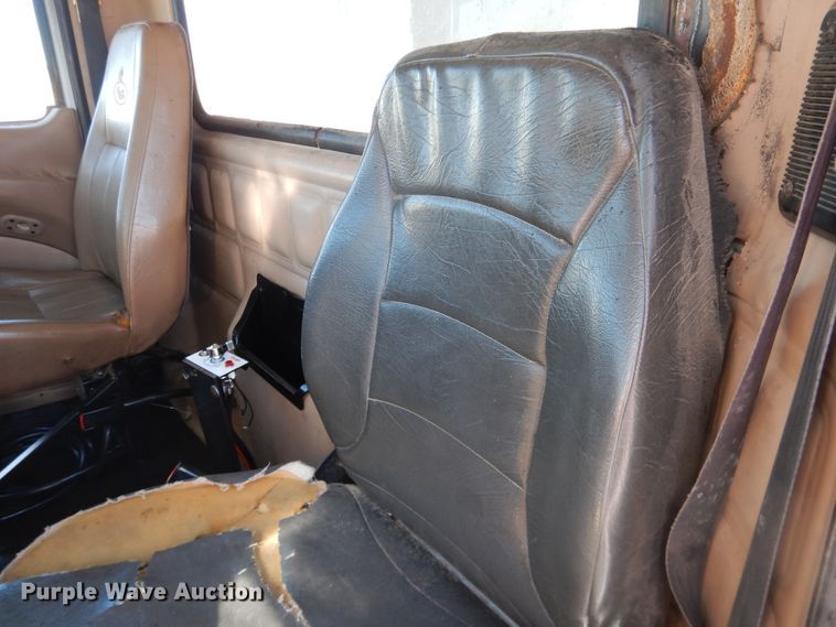 image for item HI9016 2004 Mack Granite  dump truck