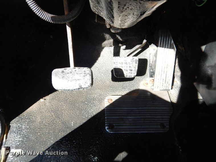 image for item HI9016 2004 Mack Granite  dump truck