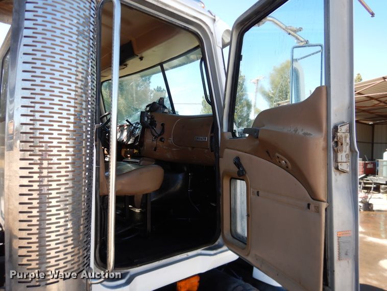 image for item HI9016 2004 Mack Granite  dump truck