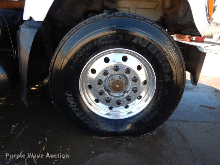 image for item HI9016 2004 Mack Granite  dump truck