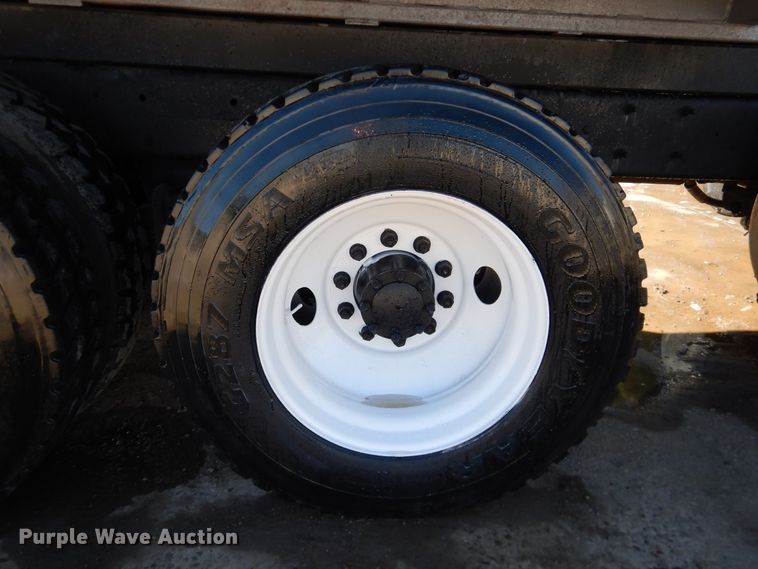 image for item HI9016 2004 Mack Granite  dump truck