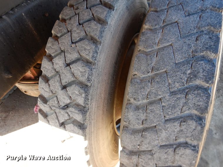 image for item HI9016 2004 Mack Granite  dump truck