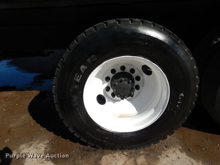 image for item HI9016 2004 Mack Granite  dump truck