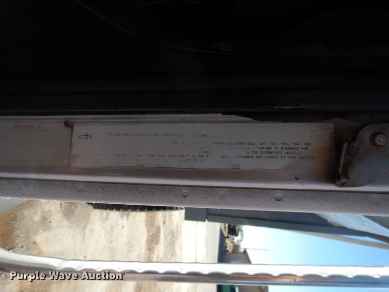 image for item HI9016 2004 Mack Granite  dump truck