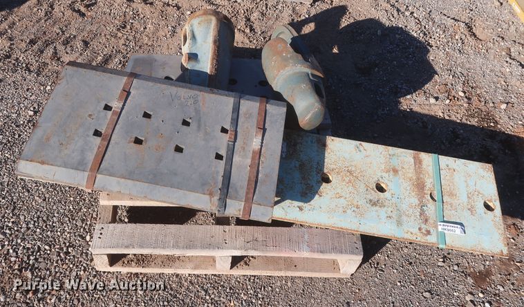 image for item HK9662 Volvo L220 wheel loader cutting edges