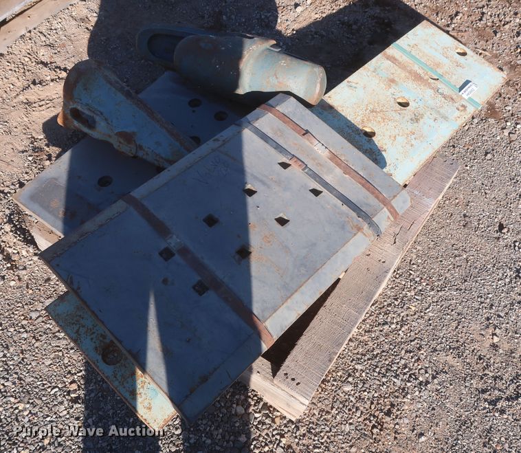 image for item HK9662 Volvo L220 wheel loader cutting edges